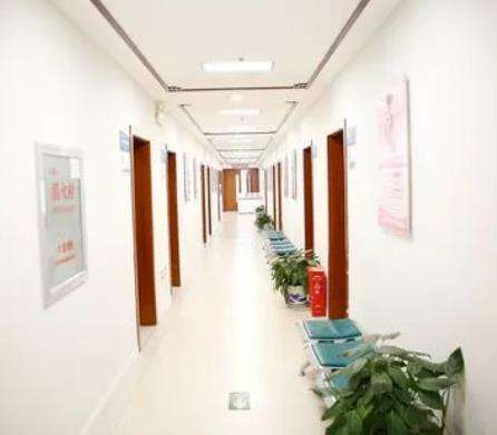 郑州大学第一附属医院皮肤美容科技术可靠吗？给你医生简介_详细价格！速览~