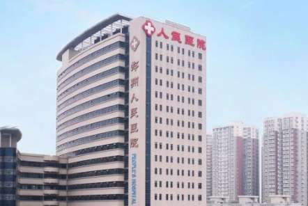 郑州种牙哪家医院好？郑州人民医院口腔科有医护人员30多人，高级职称人数16人