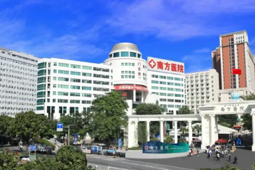 南方医科大学南方医院硅胶隆胸需要多少钱?鲁峰|姜平|胡志奇医生技术测评