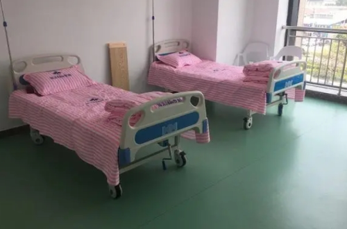 西安国际医学中心整形医院假体隆胸价格多少?王爱武医生技术特点
