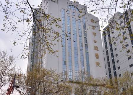 南京市口腔种牙多少钱？全口牙种植72100-209884元