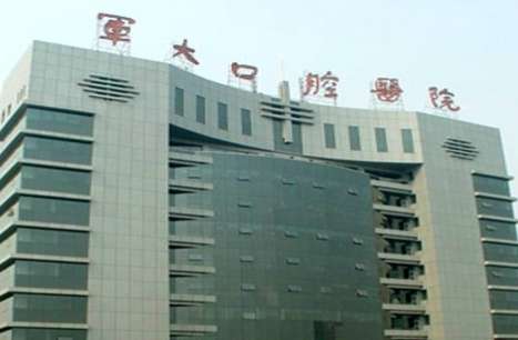 第四军医大学口腔科医生介绍，李玲医生擅长前牙美学修复，冷光美白，牙列缺失以及牙体缺失口腔修复